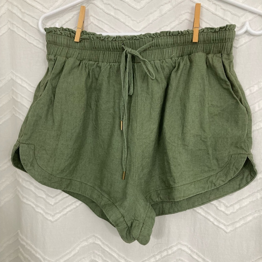 Green high waisted cotton linen blend shorts.